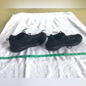 Propet Women’s 10AA black athletic shoe